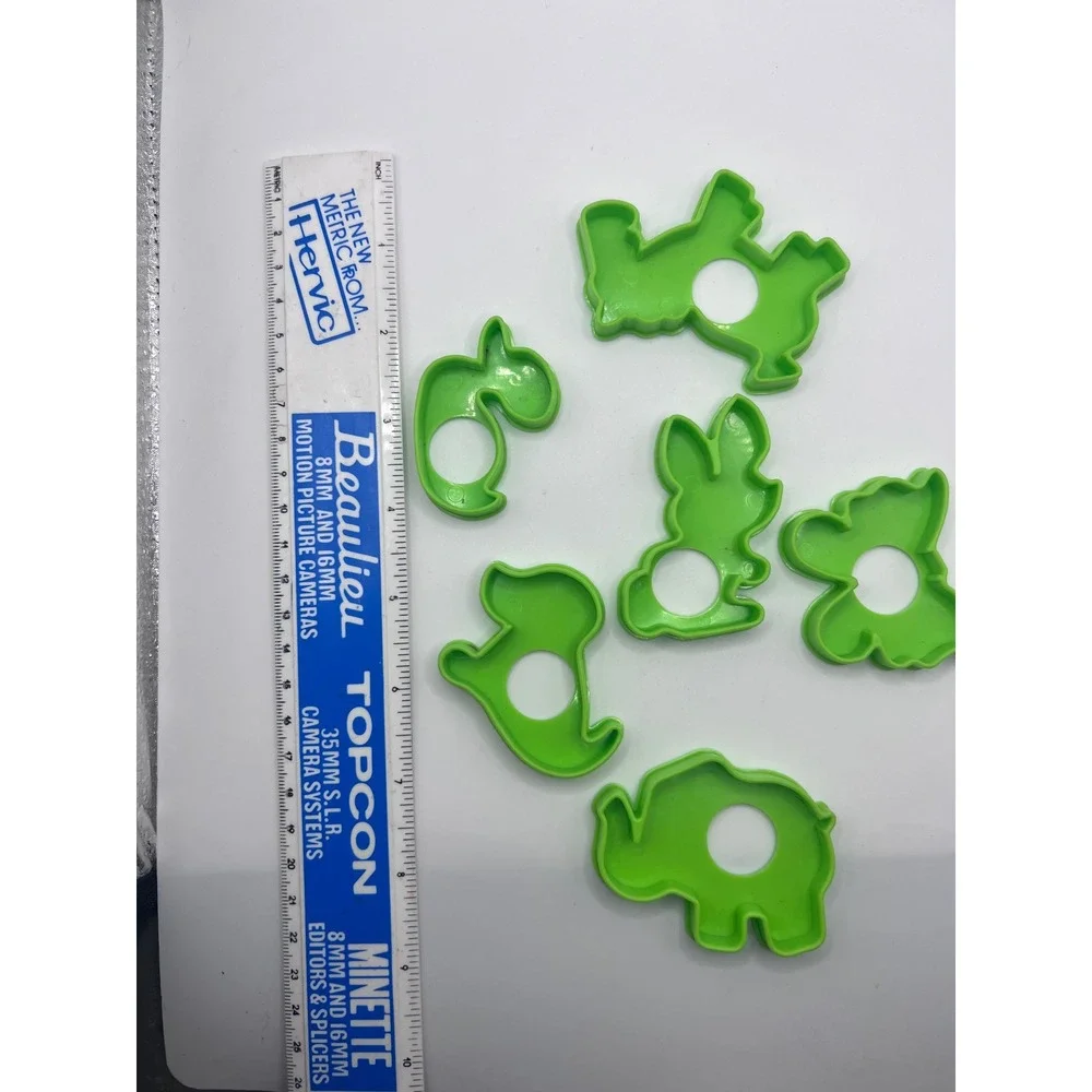 VTG General Mills Fun Group Inc Green Animal Shaped Cookie‎ Play Doh Cutter 6 CT